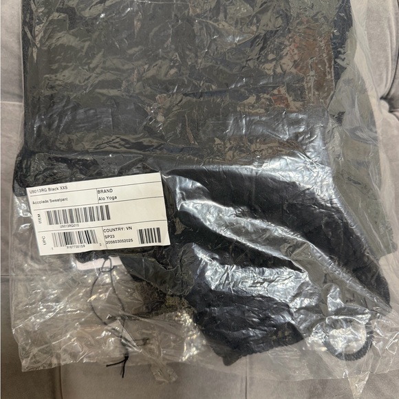 ALO Yoga Women's Black Track Pants - Picture 10 of 11